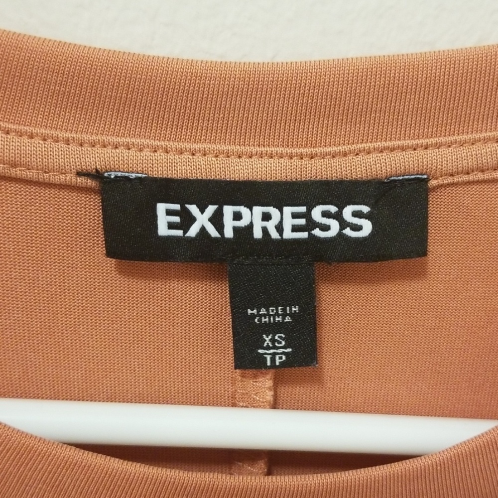 Express Cold Shoulder Wedge Top - Picture 4 of 6